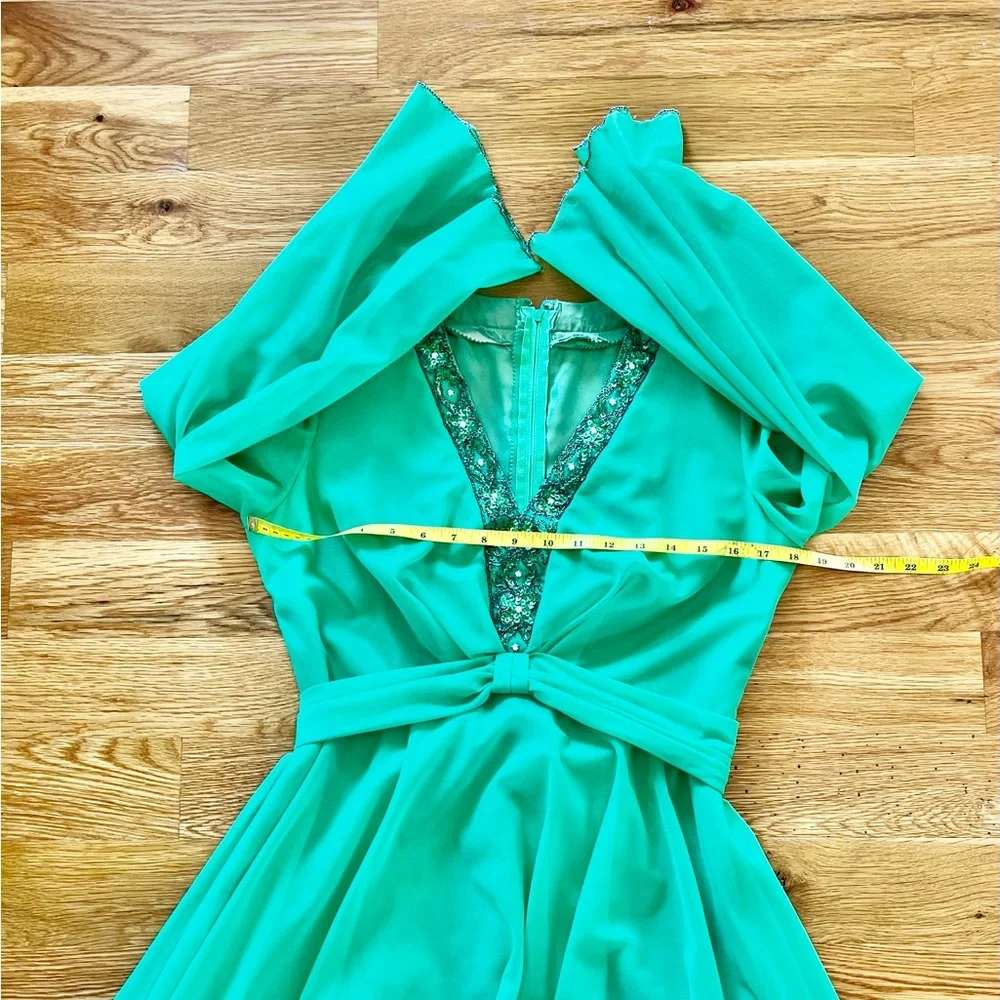 Elegant Green Long Sleeve Dress - Picture 8 of 12